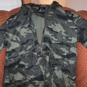 FOREVER 21 CAMOFLAUGE UTILITY JACKET